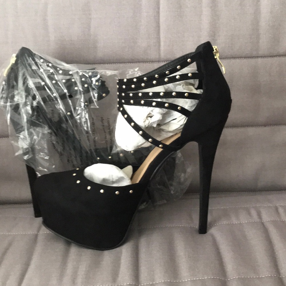 NEW Black Felt Pumps with Gold Accents